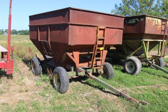 175 bu. J & M gravity wagon w/ JD 1065 gear