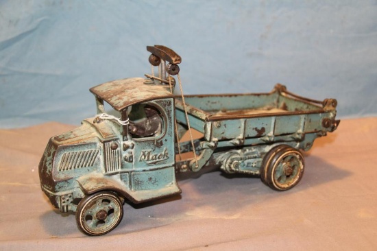 Arcade Mfg. Mack dump truck