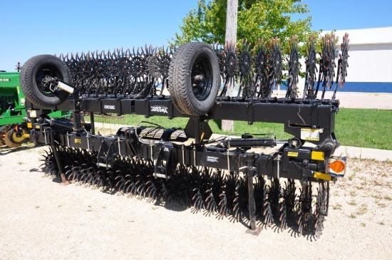 Yetter 3530 30' rotary hoe