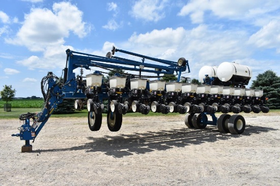 2005 Kinze 3700 24 row 30" planter