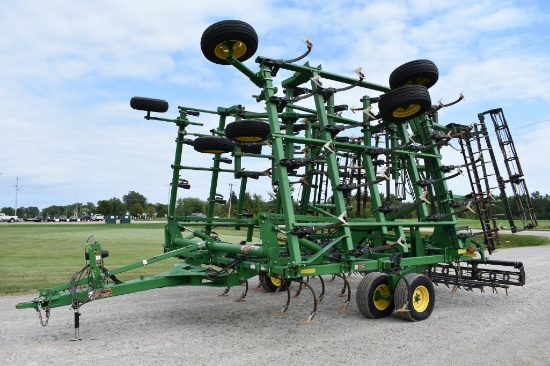 2012 John Deere 2210 45'6" field cultivator