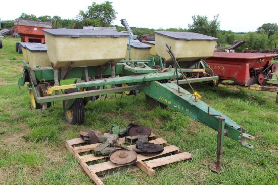 John Deere 7000 4R38" planter