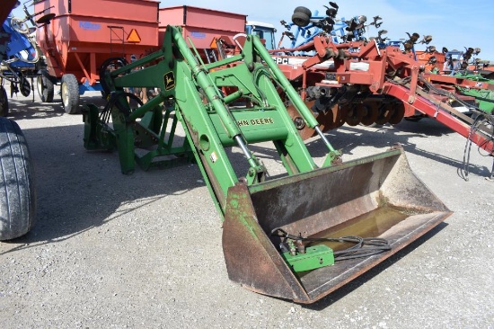 John Deere 740 self-leveling loader