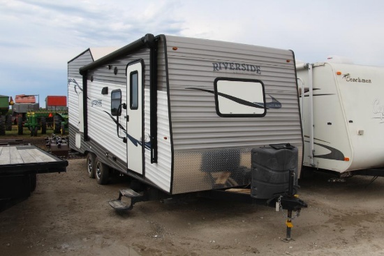 2014 Riverside Travel Trailer 27' bunkhouse bumper hitch camper