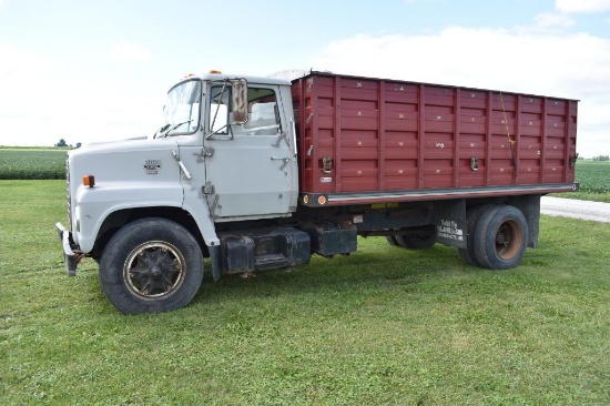 1985 Ford 7000 single axle grain truck