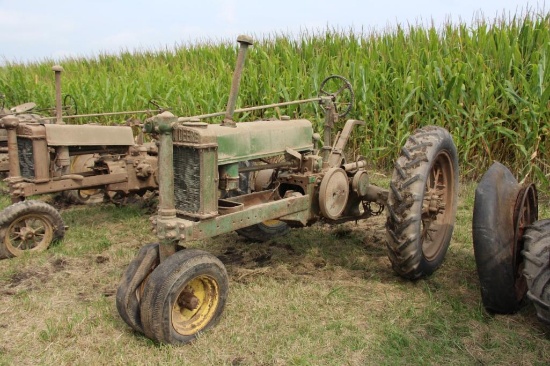 John Deere Unstyled B tractor