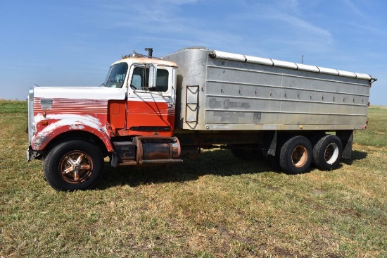 1975 White Road Boss tandem axle grain truck