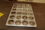 Commercial aluminum cupcake pan