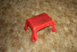 Rubbermaid plastic single step stool