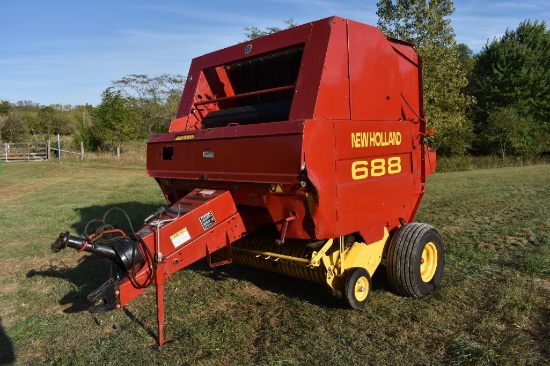 New Holland 688 round baler