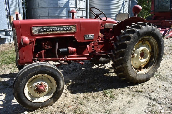 1962 International B-414 2wd utility tractor