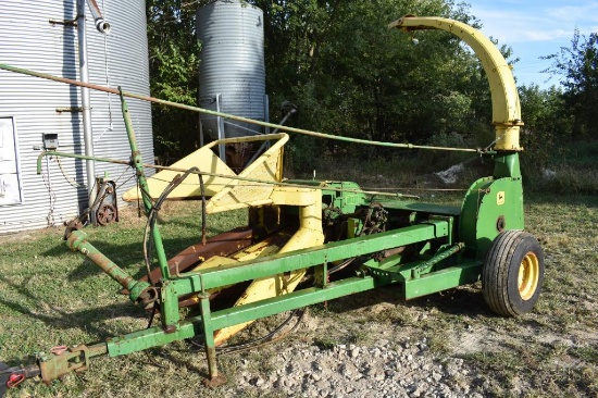 John Deere 3800 pull-type silage chopper