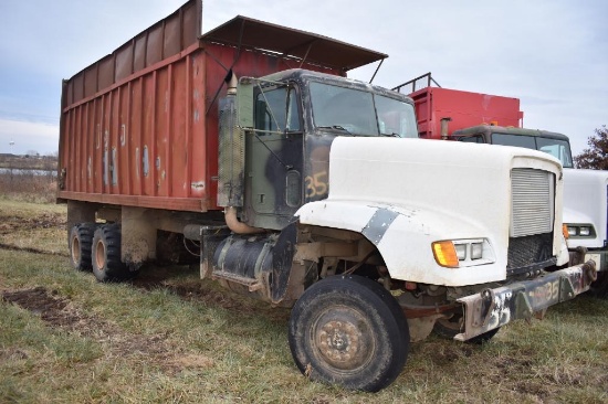 1993 Freightliner 6x4 truck w/Shop built 22' silage body