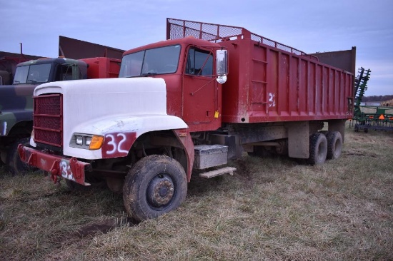 1992 Freightliner 6x4 truck w/Shop built 24' silage body