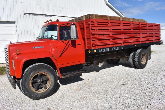 1974 international Loadstar 1700 grain truck