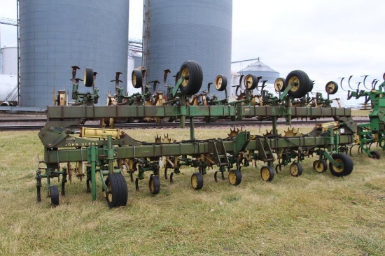 John Deere 85 16 row 30" cultivator