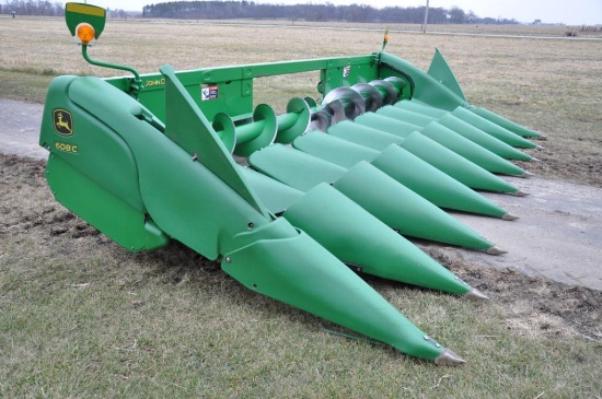 2016 John Deere 608C 8 row 30" corn head