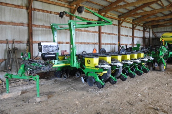 '10 JD 1770NT 16 row 30" planter