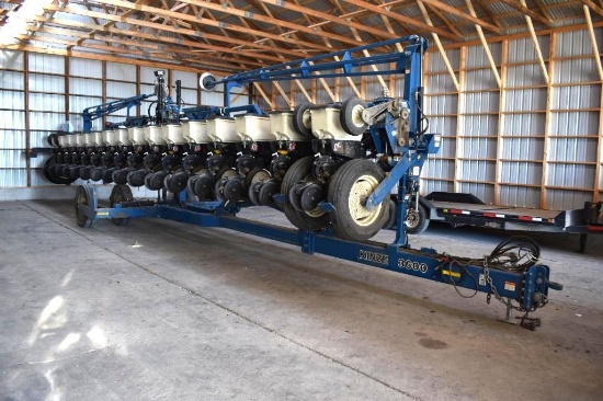 Kinze 3600 16 row 30" planter