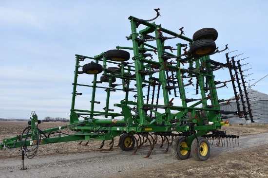 2013 John Deere 2210 45'9" field cultivator