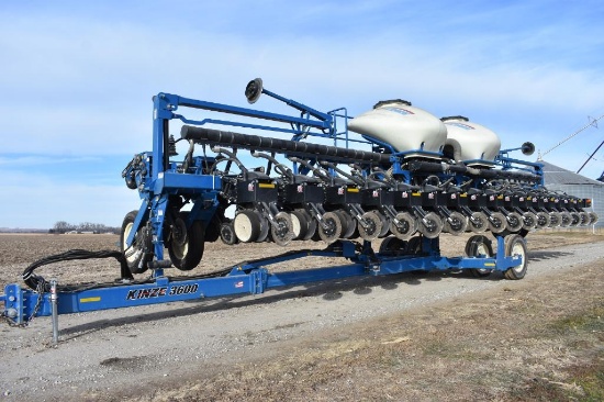 2015 Kinze 3600 16/32 planter