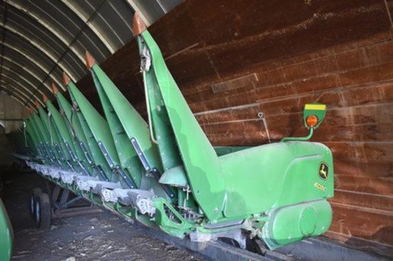 2012 John Deere 608C 8 row 30" StalkMaster chopping corn head