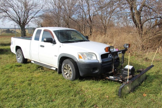 2006 Mitsubishi DuroCross extended cab 4wd truck