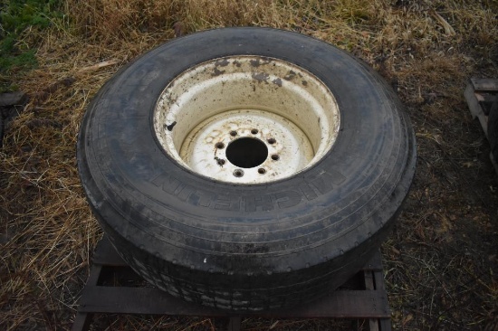 425/65R22.5 tire and 8-bolt wheel