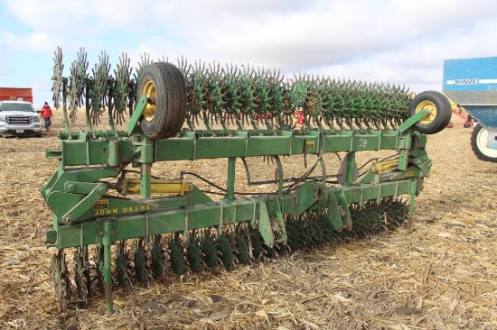 John Deere 400 30' 3-pt. flat fold rotary hoe