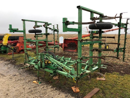 John Deere 1100 21' 3-pt. field cultivator