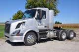 2005 Volvo daycab truck