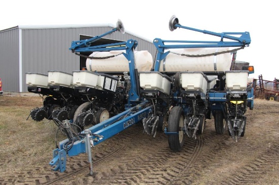 2004 Kinze 3200 12 row 30" planter