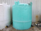 2,500 gal. flat bottom poly tank