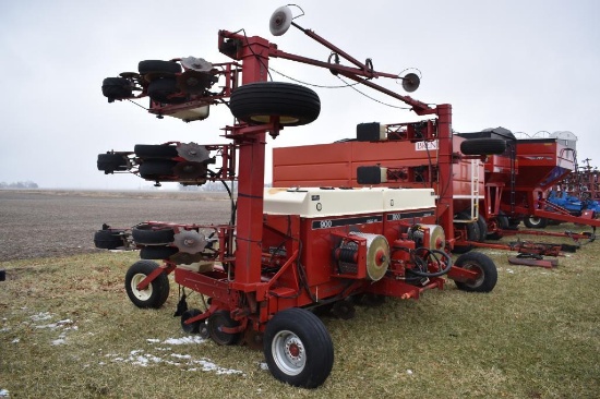 IH 900 Cyclo air 12 row 30" planter