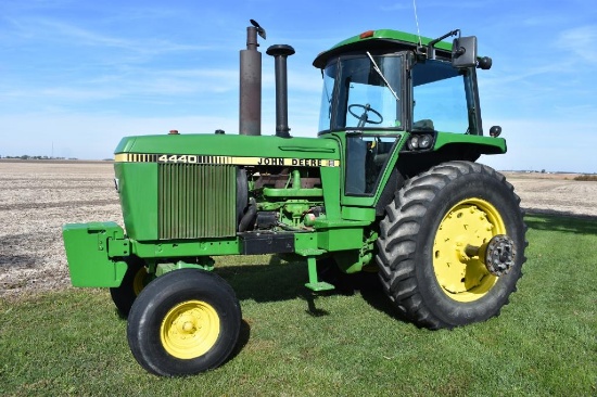 1982 John Deere 4440 2wd tractor