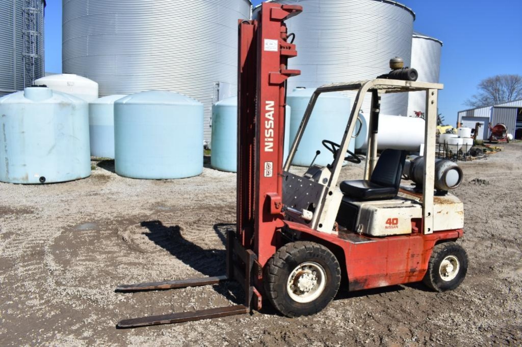 Nissan 40 Forklift