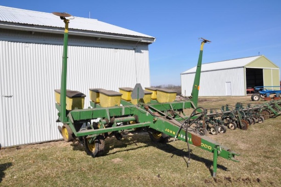 John Deere 7000 4 row 36" planter