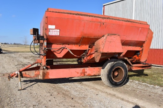 Oswalt 330 Ensilmixer feed wagon