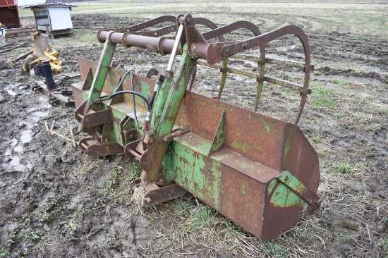 9' material bucket with grapple