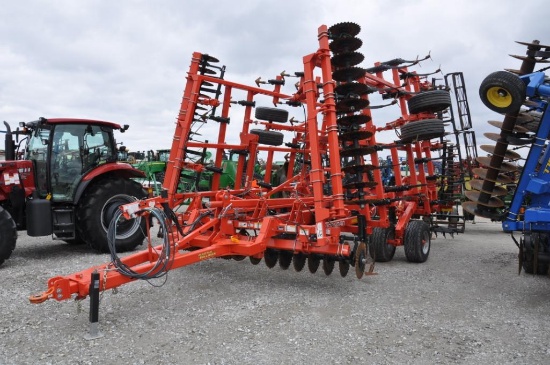 Kuhn 6205 Landsman 31' soil finisher