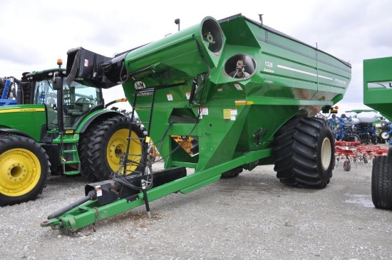 J&M 1326 GrainStorm grain cart