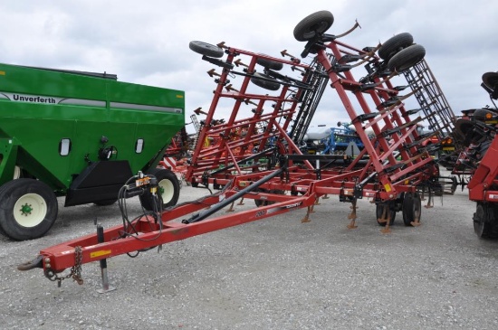 Case-IH Tiger-Mate 200 field cultivator