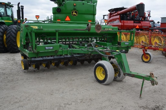 John Deere 750 grain drill
