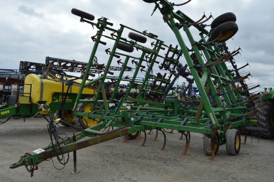 John Deere 980 37.5' field cultivator