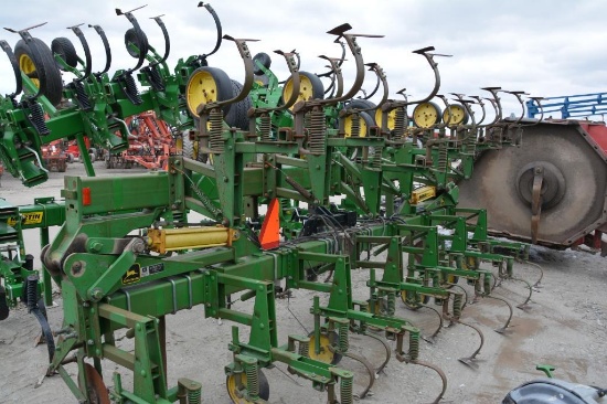 John Deere 854 12-row flat fold cultivator