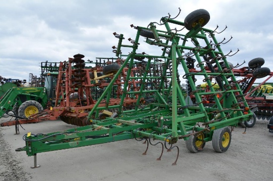 John Deere 960 32.5' field cultivator