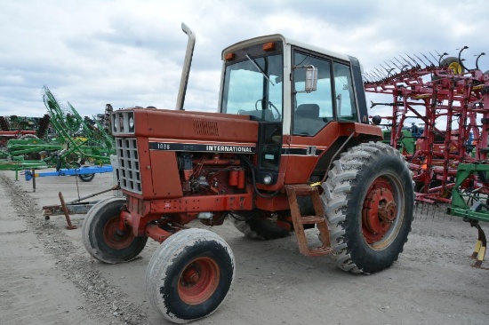 IHC 1086 2WD tractor