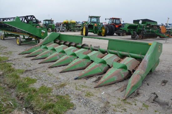 John Deere 843 8 rown 30" corn head