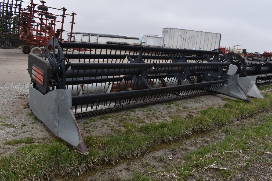 Gleaner 18' grain platform