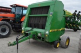 John Deere 566 round baler